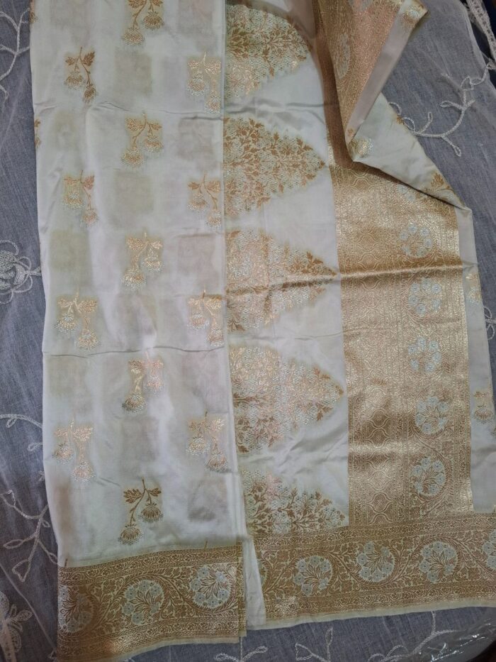 Premium Poona Silk Handwoven Floral Motif Saree - Image 2